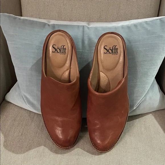 Sofft Women's Brown Leather Mules - Picture 2 of 5